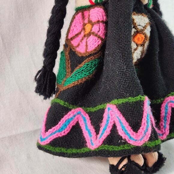 Peruvian Andean Handmade Doll Folk Art Embroidery Dress Mother with Baby 14 in - Picture 6 of 13